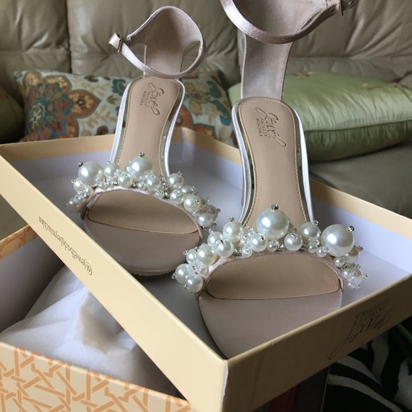 BADGLEY MISCHKA JEWEL Laurence Pearl Sandals in Champagne Satin Size 8.5 - Picture 6 of 8